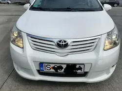 Alb Utilizat 2010 Toyota Avensis Executive Berlinǎ | 7.500 EUR (Scump)