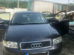 Negru Utilizat 2001 Audi A4 Berlinǎ | 1.850 EUR (Preț bun)