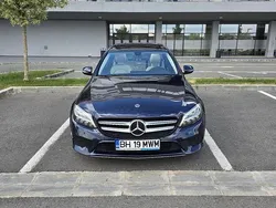Culoarealbastru Utilizat 2020 Mercedes C220 Avantgarde Berlinǎ | 22.500 EUR (Preț bun)
