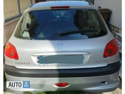 Gri Utilizat 2004 Peugeot 206 Hatchback | 2.500 EUR (Scump)
