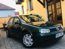 Verde Utilizat 2001 VW Golf IV Hatchback | 1.990 EUR