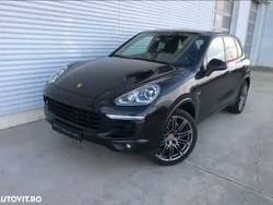Negru Utilizat 2017 Porsche Cayenne SUV | 34.000 EUR (Super Preț)