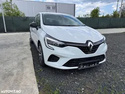Alb Utilizat 2023 Renault Clio V Equilibre Hatchback | 13.000 EUR (Preț bun)
