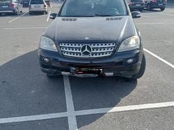 Culoarenegru Utilizat 2006 Mercedes ML320 SUV | 4.500 EUR (Preț OK)