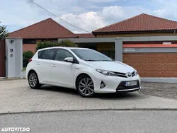 Alb Utilizat 2013 Toyota Auris Hybrid Hatchback | 7.900 EUR (Preț OK)