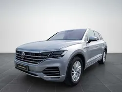 Gri mediu normal Utilizat 2018 VW Touareg Elegance SUV | 34.500 EUR (Super Preț)