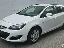 Alb Utilizat 2014 Opel Astra Break | 3.990 EUR (Preț bun)