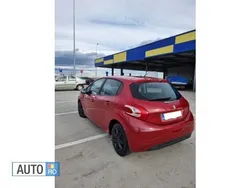Rosu Utilizat 2015 Peugeot 208 Hatchback | 4.500 EUR (Preț bun)