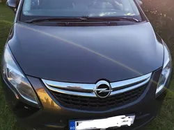 Gri Utilizat 2013 Opel Zafira Tourer Edition Monovolum | 4.700 EUR (Preț bun)