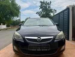 Negru Utilizat 2011 Opel Astra Break | 2.500 EUR (Preț bun)