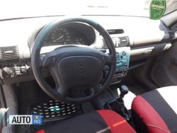 Rosu Utilizat 1996 Opel Corsa Berlinǎ | 300 EUR
