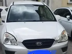 Alb Utilizat 2011 Kia Carens 2 Monovolum | 4.000 EUR