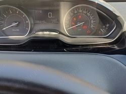 Utilizat 2016 Peugeot 208 Hatchback | 5.700 EUR