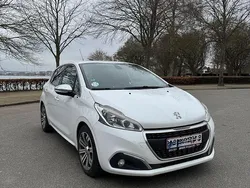 Alb Utilizat 2015 Peugeot 208 Allure Hatchback | 4.749 EUR (Preț OK)