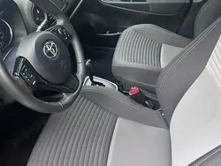 Rosu Utilizat 2019 Toyota Yaris Hybrid Hatchback | 13.000 EUR (Preț bun)