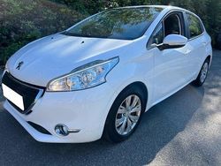 Utilizat 2012 Peugeot 208 Hatchback | 2.850 EUR