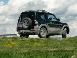 Negru Utilizat 2000 Mitsubishi Pajero SUV | 6.450 EUR