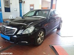 Culoarenegru Utilizat 2009 Mercedes E200 Berlinǎ | 7.300 EUR (Preț OK)