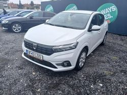 Alb Utilizat 2016 Dacia Sandero Lauréate Hatchback | 9.850 EUR (Scump)