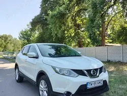 Alb Utilizat 2015 Nissan Qashqai SUV | 10.200 EUR (Preț bun)