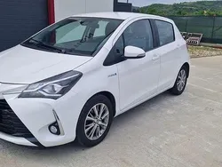 Alb Utilizat 2019 Toyota Yaris Hybrid | 10.600 EUR (Preț bun)