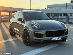 Gri Utilizat 2015 Porsche Cayenne Turbo SUV | 39.600 EUR