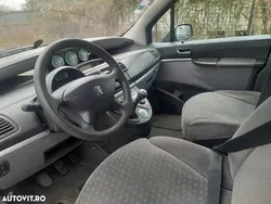 Culoareargint Utilizat 2005 Peugeot 807 Monovolum | 990 EUR
