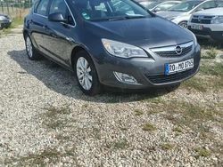 Argintiu Utilizat 2012 Opel Astra Hatchback | 3.300 EUR (Preț bun)