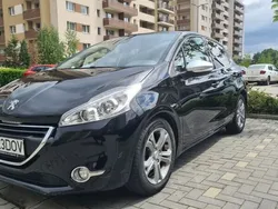 Negru Utilizat 2014 Peugeot 208 Allure Hatchback | 6.800 EUR (Scump)