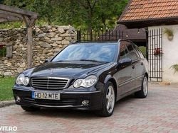 Culoarenegru Utilizat 2005 Mercedes C200 Avantgarde Break | 4.300 EUR