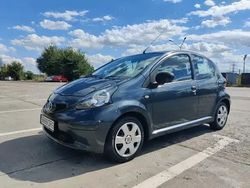 Gri Utilizat 2008 Toyota Aygo Hatchback | 2.900 EUR