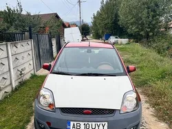 Culoareportocaliu Utilizat 2006 Ford Fiesta Ghia Hatchback | 950 EUR (Preț bun)