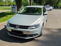 Argintiu Utilizat 2012 VW Jetta Berlinǎ | 8.299 EUR (Puțin scump)