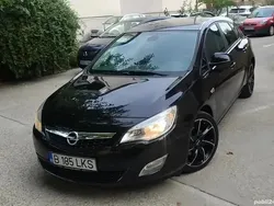 Negru Utilizat 2012 Opel Astra Hatchback | 3.150 EUR (Preț bun)