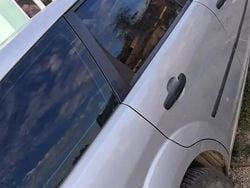 Utilizat 2005 Ford Focus Berlinǎ | 1.000 EUR