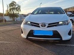 Culoarealb Utilizat 2013 Toyota Auris Hatchback | 5.700 EUR (Preț bun)