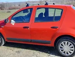 Rosu Utilizat 2011 Dacia Sandero Hatchback | 2.200 EUR (Preț bun)