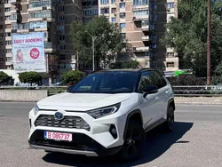 Culoarealb Utilizat 2020 Toyota RAV4 Hybrid SUV | 28.600 EUR (Puțin scump)