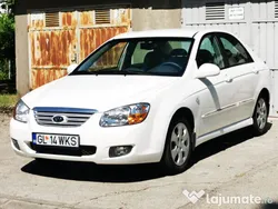Alb Utilizat 2008 Kia Cerato 2 Berlinǎ | 3.300 EUR
