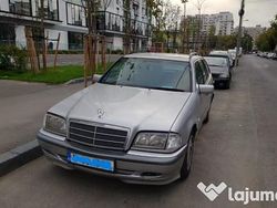 Argintiu Utilizat 1998 Mercedes C220 Break | 1.990 EUR