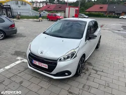Alb Utilizat 2017 Peugeot 208 Allure Hatchback | 7.950 EUR (Preț bun)
