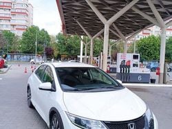 Alb Utilizat 2015 Honda Civic Hatchback | 12.000 EUR (Preț bun)