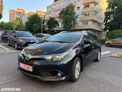 Negru Utilizat 2017 Toyota Auris Hybrid Executive Berlinǎ | 12.700 EUR (Preț OK)