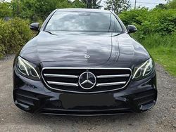 Culoarenegru Utilizat 2018 Mercedes E220 AMG line Berlinǎ | 21.999 EUR (Preț bun)