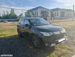 Culoarenegru Utilizat 2015 Mitsubishi Outlander Intense SUV | 8.200 EUR (Super Preț)