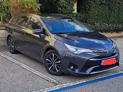 Culoaregri Utilizat 2018 Toyota Avensis Executive Berlinǎ | 14.700 EUR (Scump)
