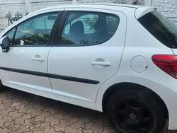 Utilizat 2011 Peugeot 207 Berlinǎ | 3.500 EUR