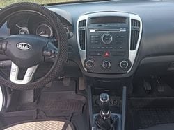 Alb Utilizat 2012 Kia Ceed Hatchback | 3.200 EUR