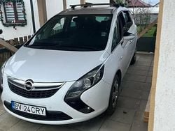 Alb Utilizat 2012 Opel Zafira Tourer Monovolum | 3.650 EUR (Super Preț)
