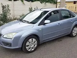 Utilizat 2005 Ford Focus Ghia Berlinǎ | 1.450 EUR (Preț bun)